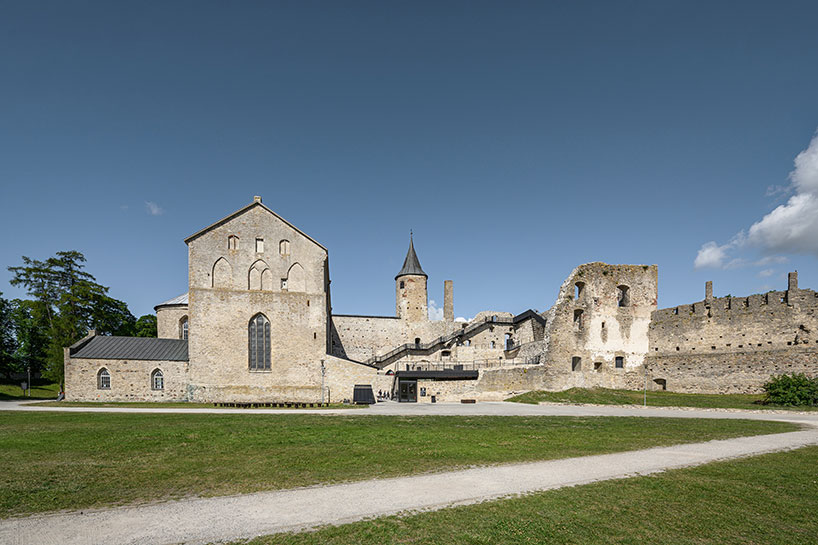 Renovation has breathed new life into the castle ruins. Taµnu Tunnel