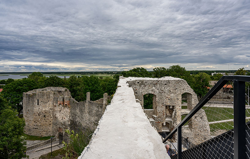 An unusual vantage point. Taµnu Tunnel