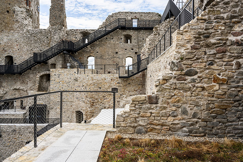 The gardens on the roof terraces. Taµnu Tunnel