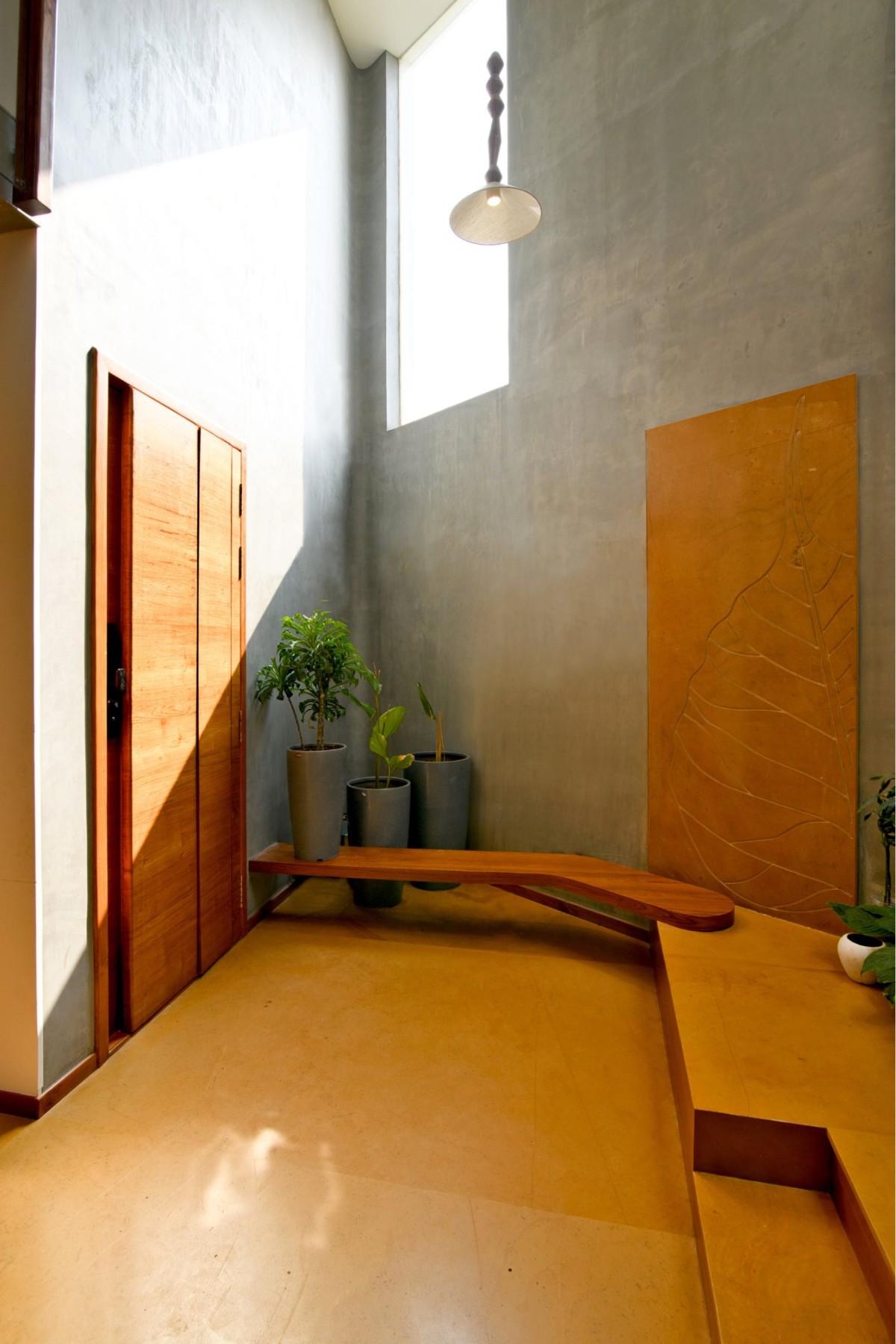 Foyer - House of Pendants by iha Architecture