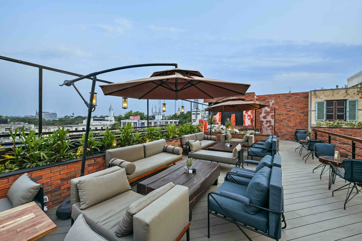 Levana Roof Top Restaurant by 42MM Architecture