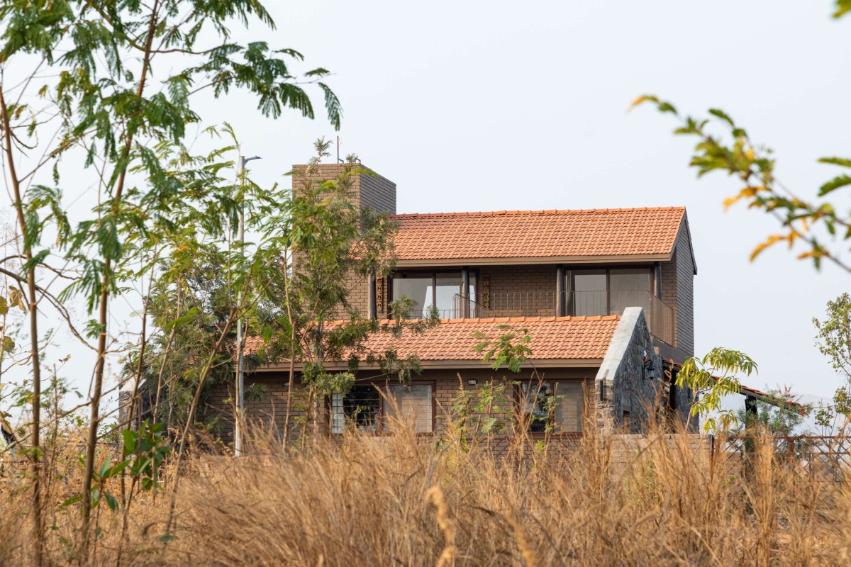 Exterior View Of Jalihal House by M+P Architects