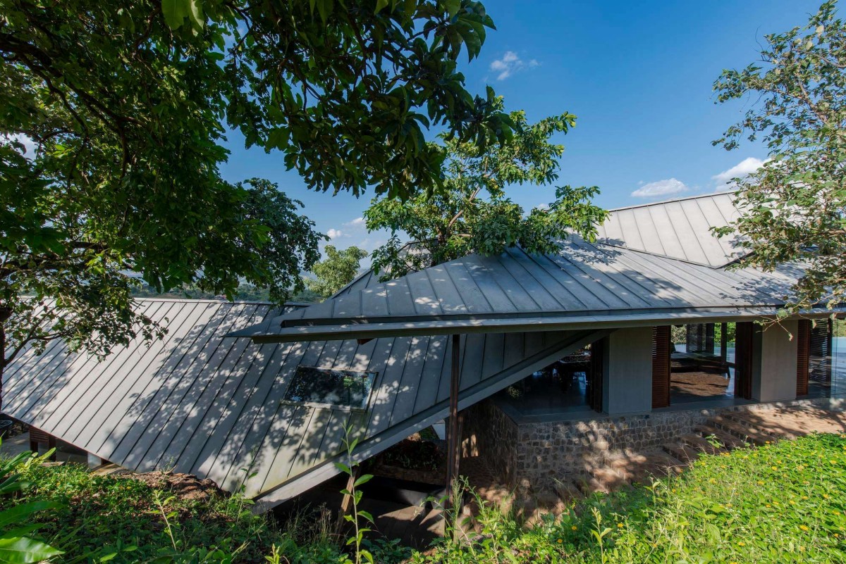 Lateral Verandah House by Malik Architecture