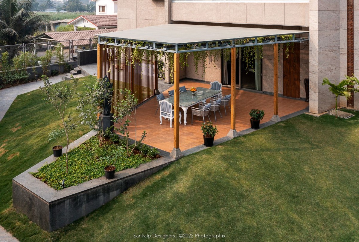 Outdoor Dining of Bhise Residence by Sankalp Designers