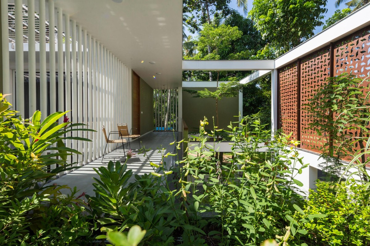 External court and Balcony of The Regimented House by LIJO.RENY.architects