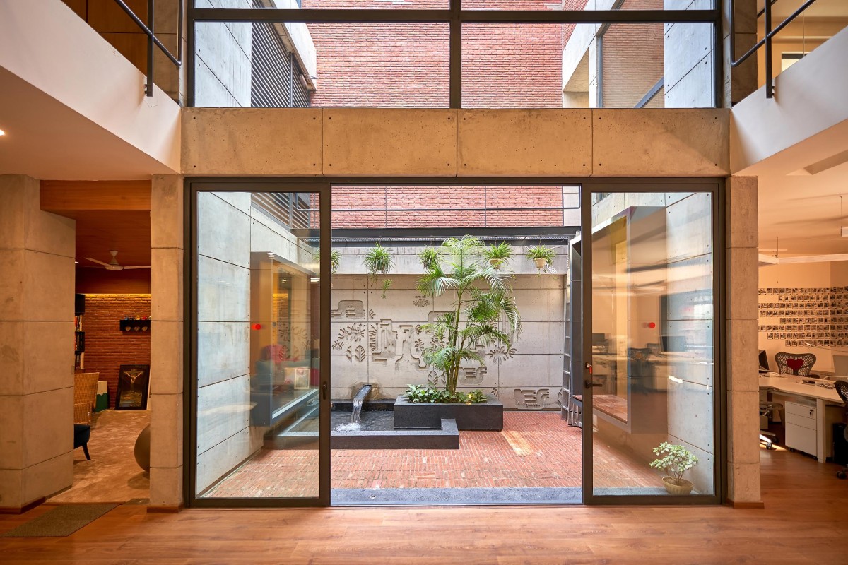 Courtyard view of House of Courts by DADA & Partners