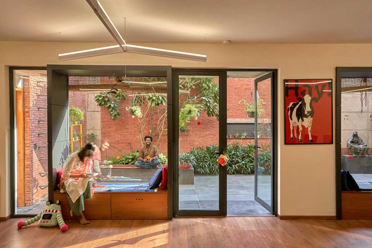 Courtyard view of House of Courts by DADA & Partners