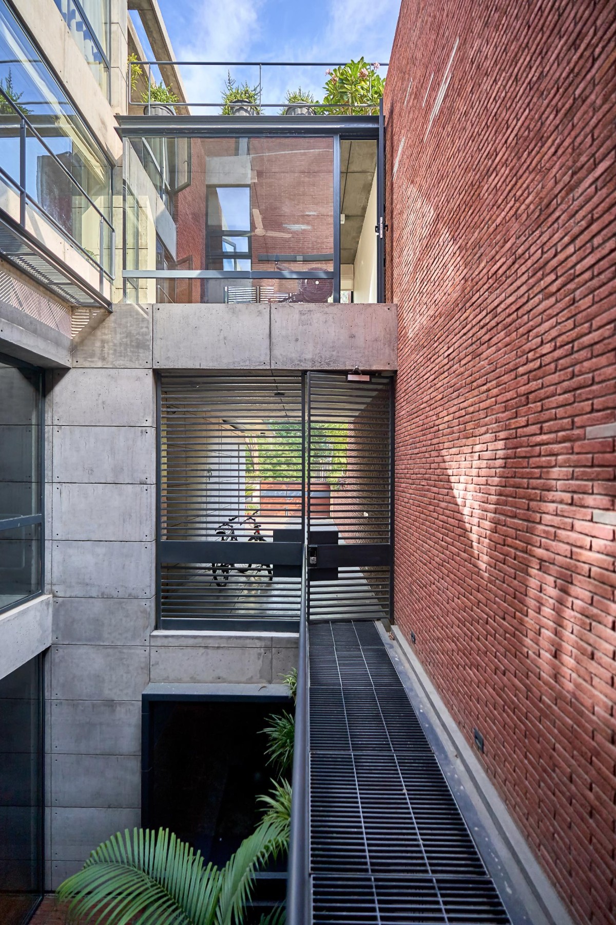 First floor view of House of Courts by DADA & Partners