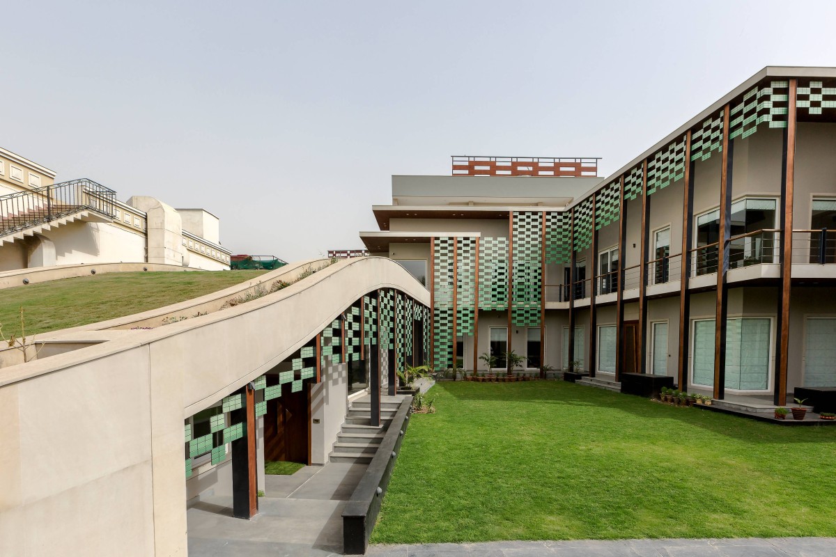 Exterior view of The BungaLOW by Anagram Architects