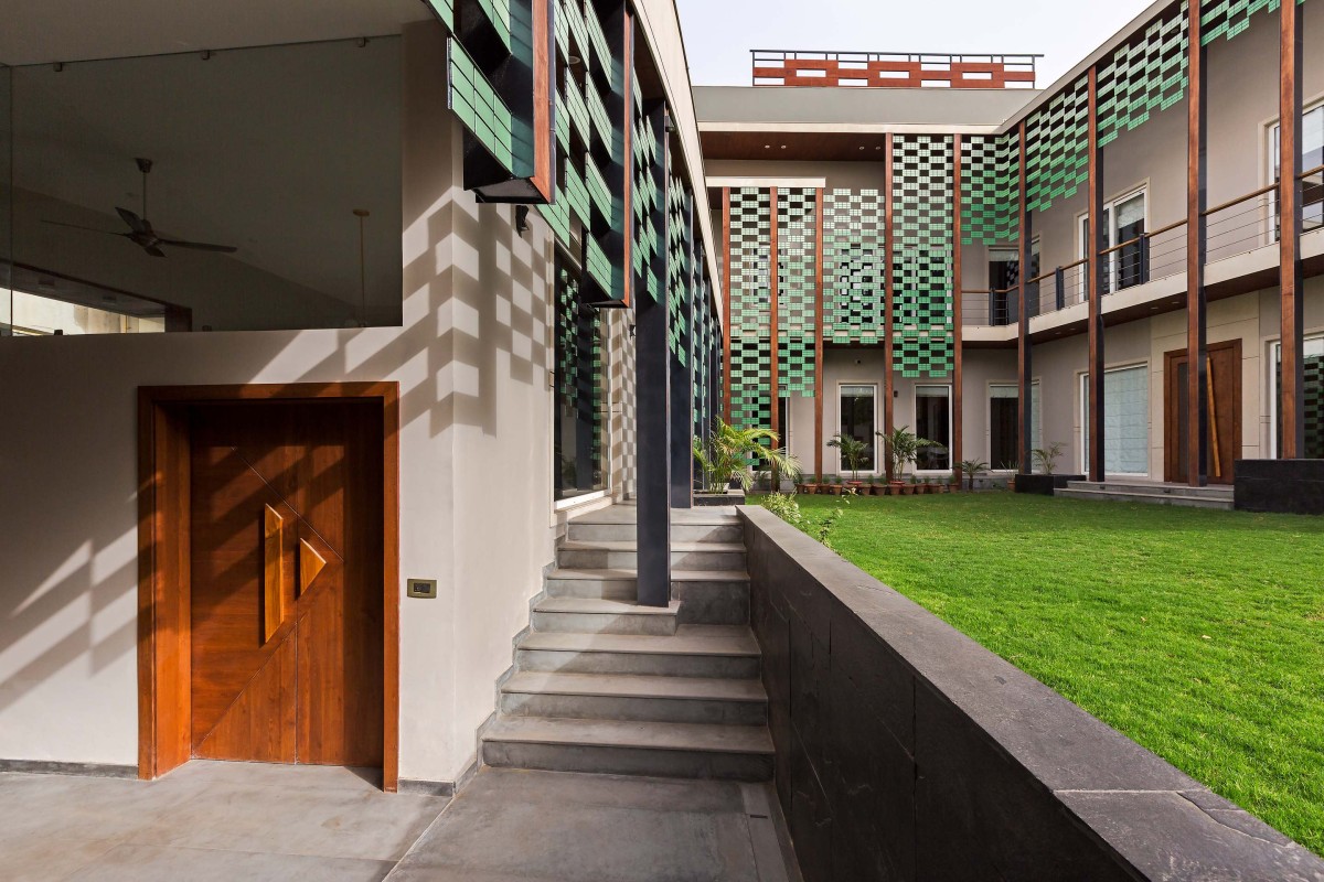 Exterior view of The BungaLOW by Anagram Architects