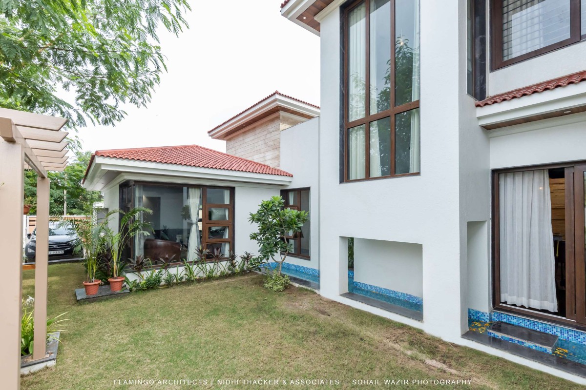 Exterior view of Pujara House by Flamingo Architects + Nidhi Thacker and Associates