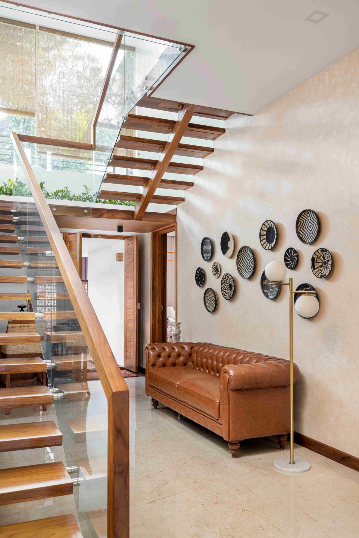 Seating area and Staircase of Anu Joseph Residence by Temple Town