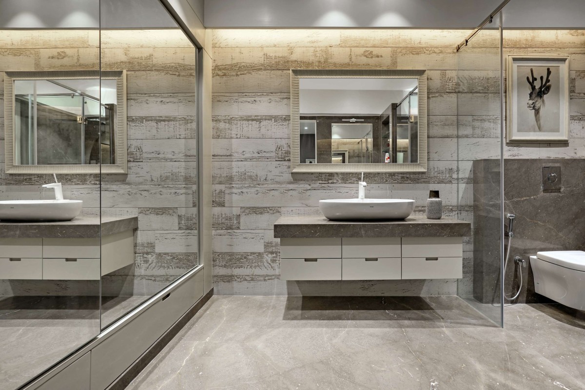 Toilet of Mansukh Rojiwadia’s Penthouse by Dipen Gada & Associates