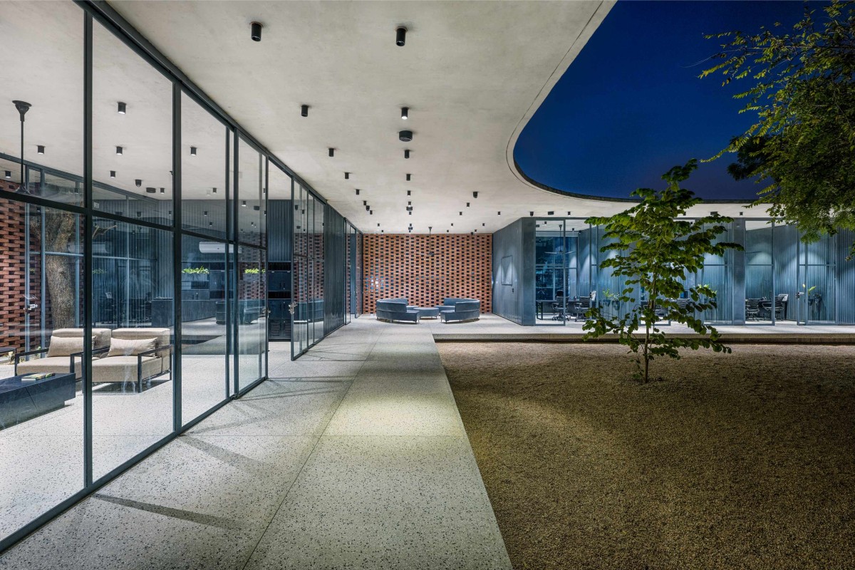 Internal Courtyard of Marketing Office by RA Design Studio