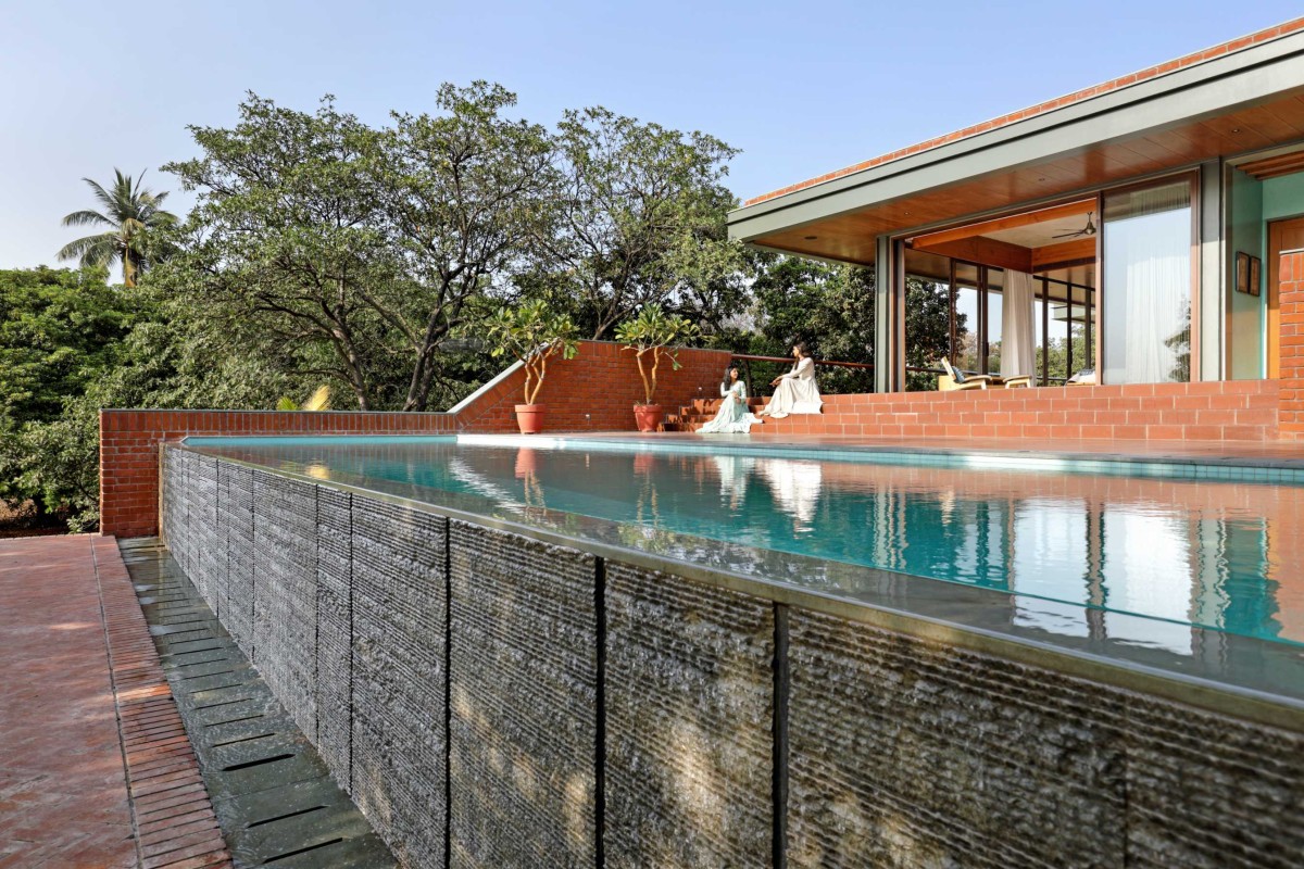 Swimming Pool of Nirmal Farmhouse by Dipen Gada & Associates