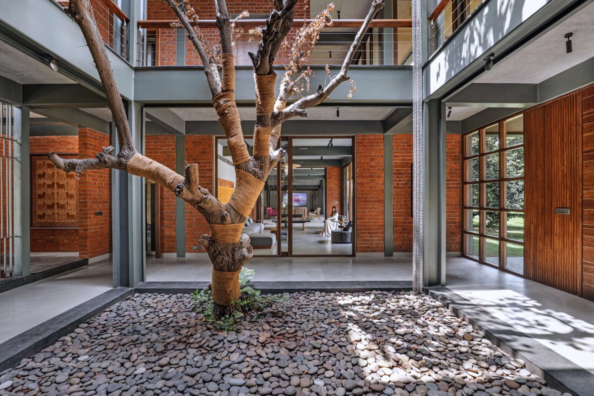 Ground Floor Courtyard of Nirmal Farmhouse by Dipen Gada & Associates