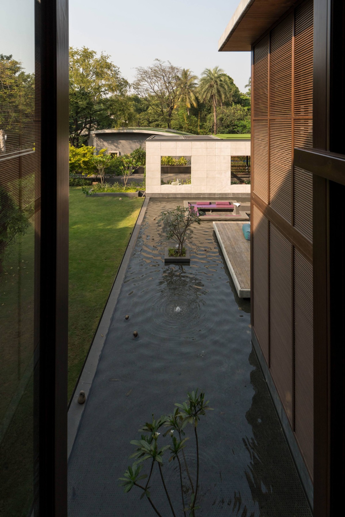 Water Body Outside of Maheshwari House by Anil Ranka Architects