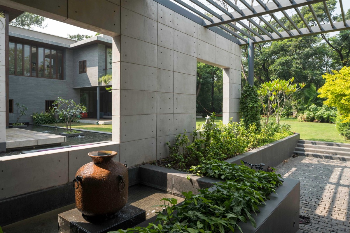 Entrance Porch of Maheshwari House by Anil Ranka Architects