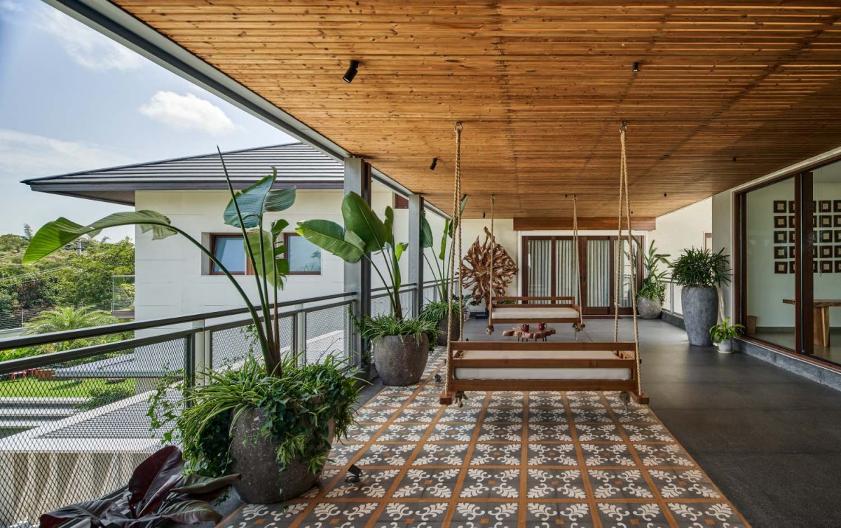 Terrace Patio of Sakkare Villa by Shilpa Sambargi Architects