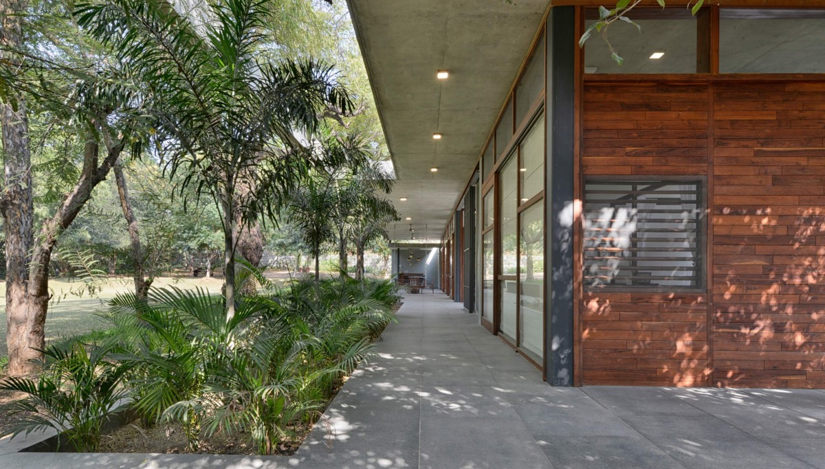 Backyard lobby of The House by the Trees by Modo Designs