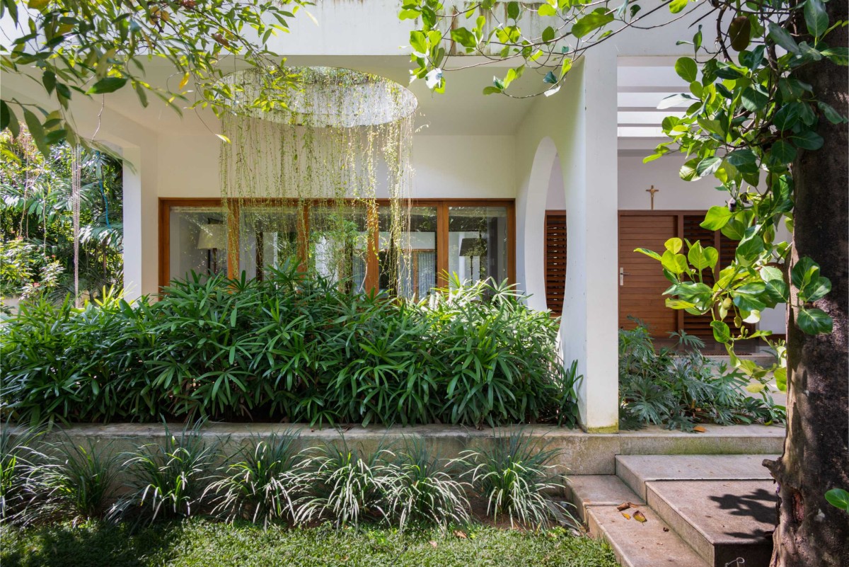 Entrance Porch of Tropical Open House by JKMDC