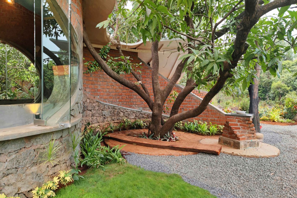 Entrance porch of Asmalay by Blurring Boundaries