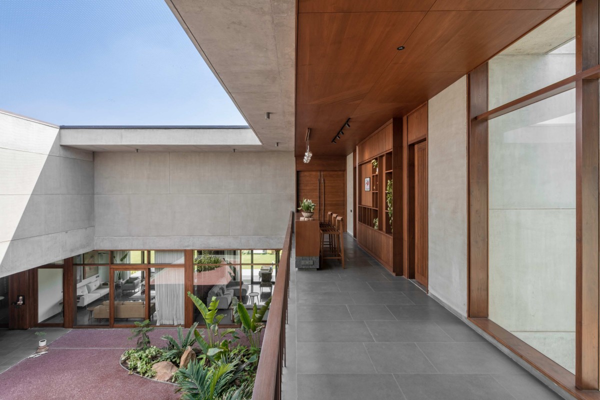 First floor lobby of Monolithic House by Modo Designs