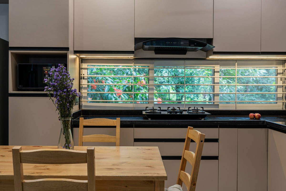 Kitchen countertop with elongated window of Sukoon by the Subtle Studio