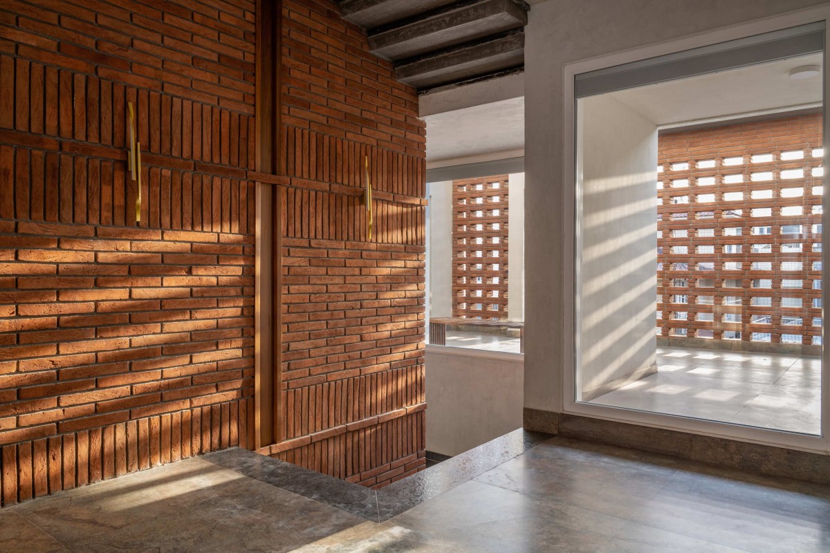 Balcony area of Shreekunj Bungalows by Shraddha Architects