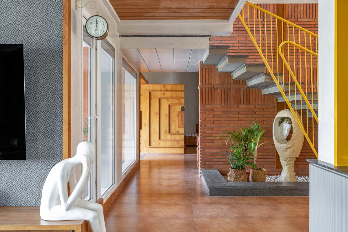 Corridor of Shreekunj Bungalows by Shraddha Architects