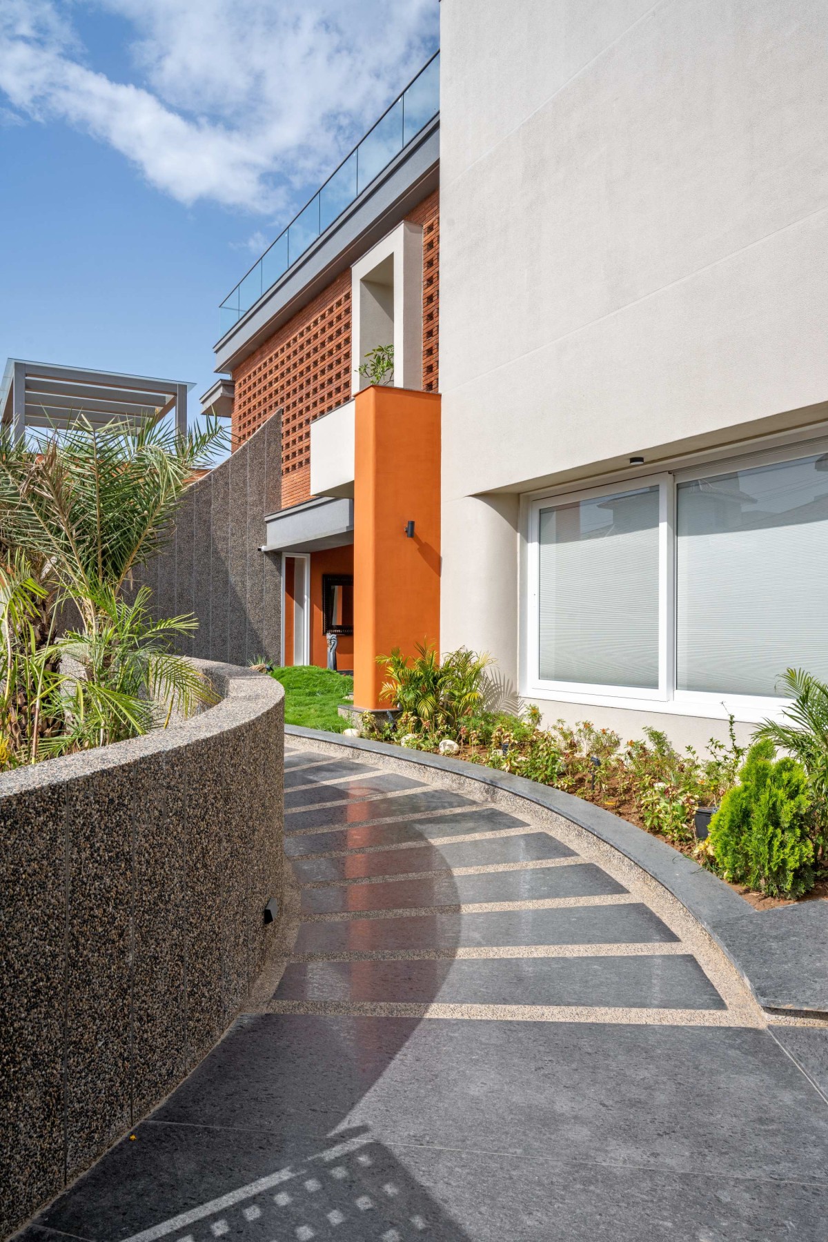 Entrance of Shreekunj Bungalow by Shraddha Architects