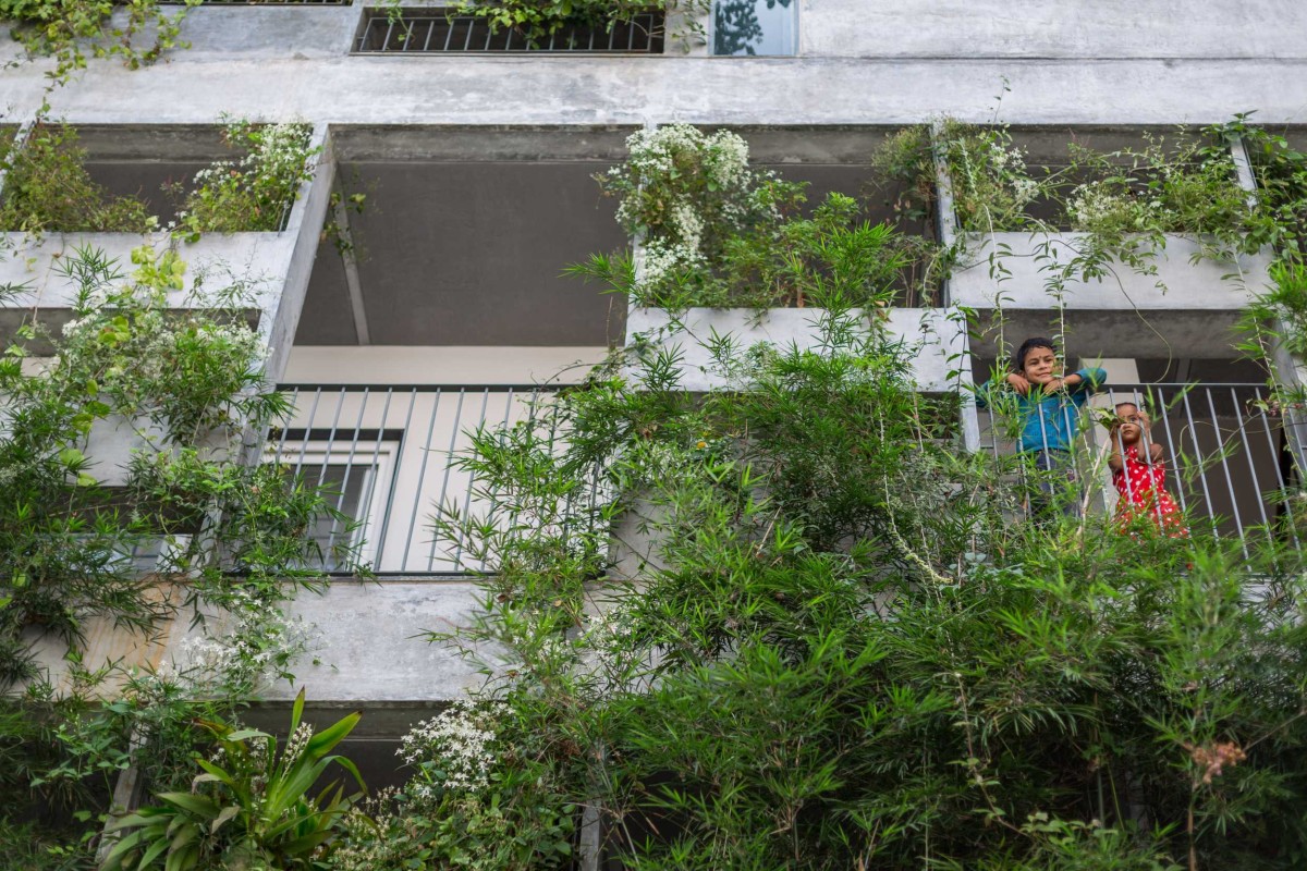 Balcony of Breathing Enclosure by A Threshold