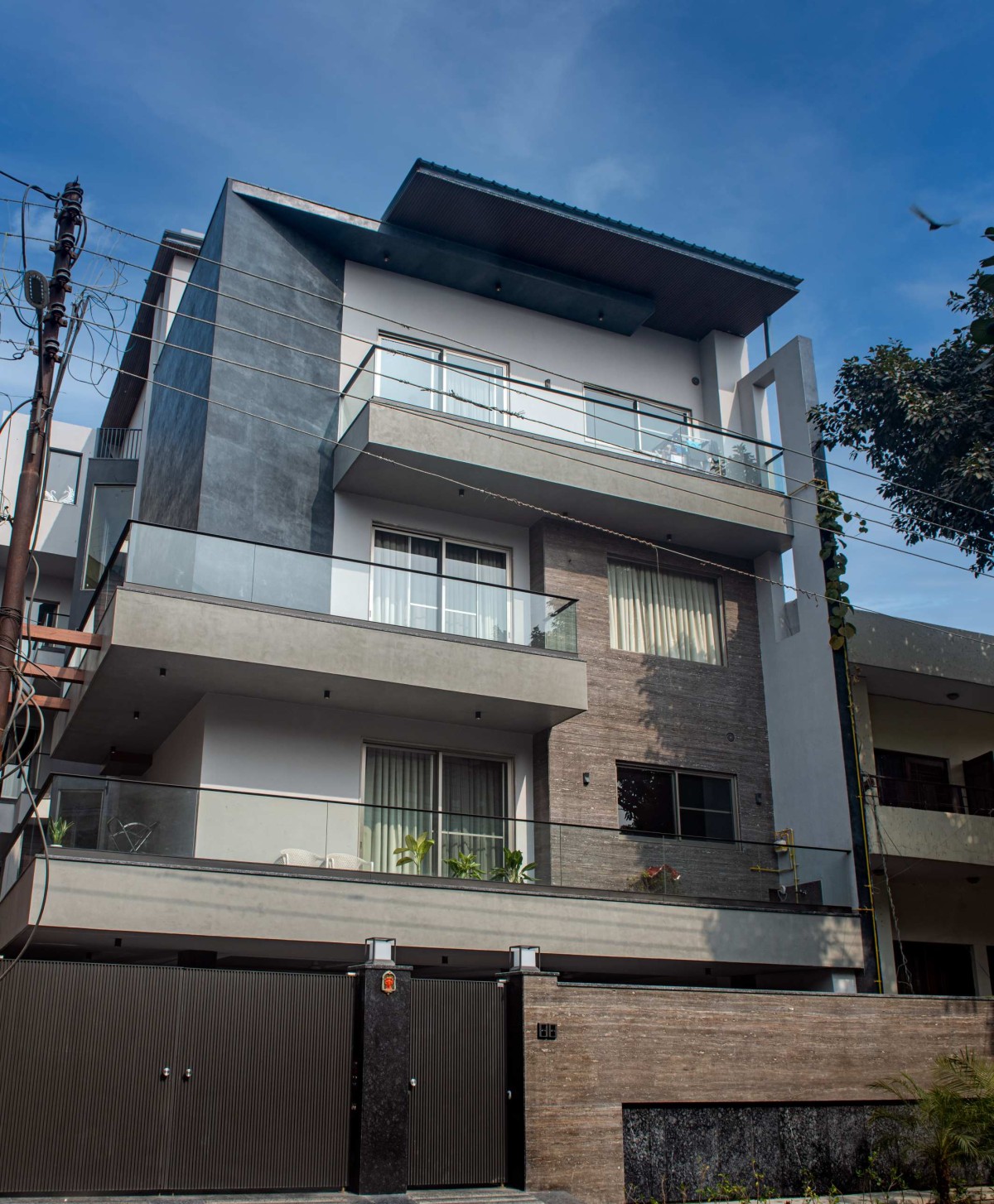 Exterior view of Contemporary House by Orionn Architects