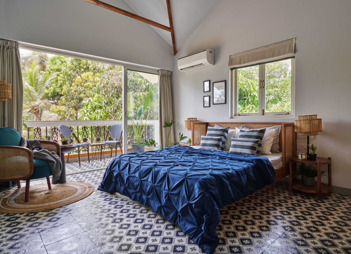 Top floor bedroom of  Tropical Paradise by Studio Tilt Architects