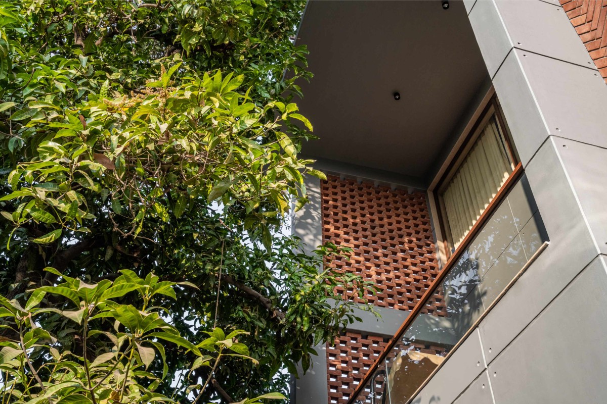 Balcony of 2Box House by DF Architects