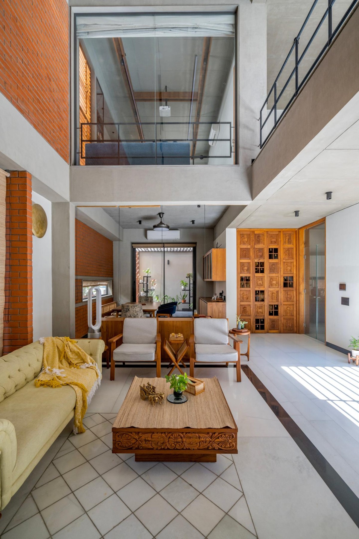 Living room of An Urban House by MISA Architects