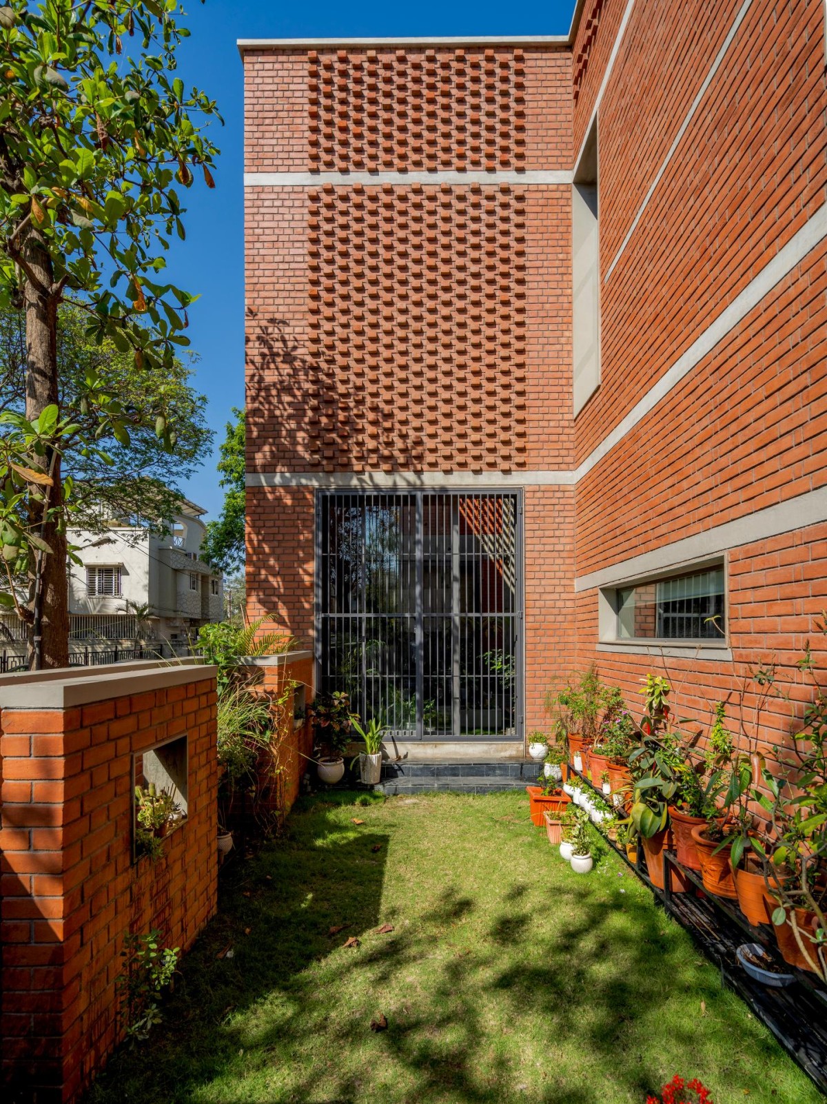 Porch of An Urban House by MISA Architects