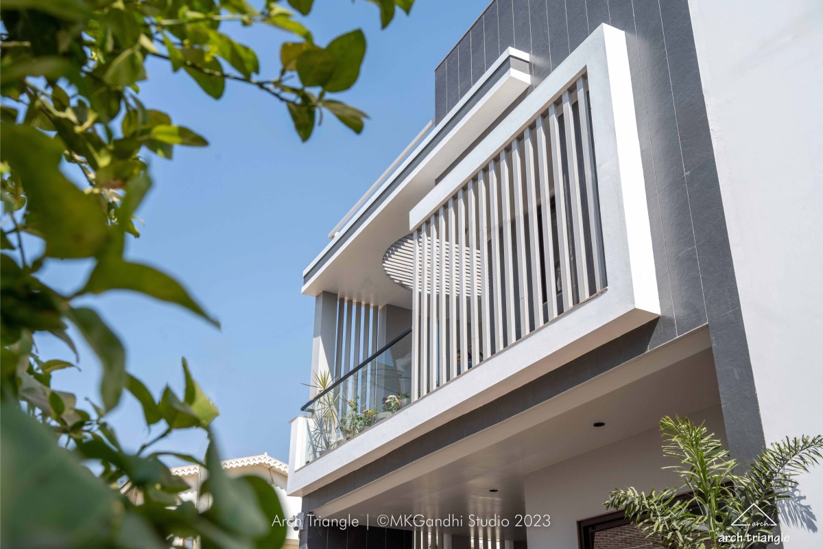 Exterior view of Jiruwala Residence by Arch Triangle