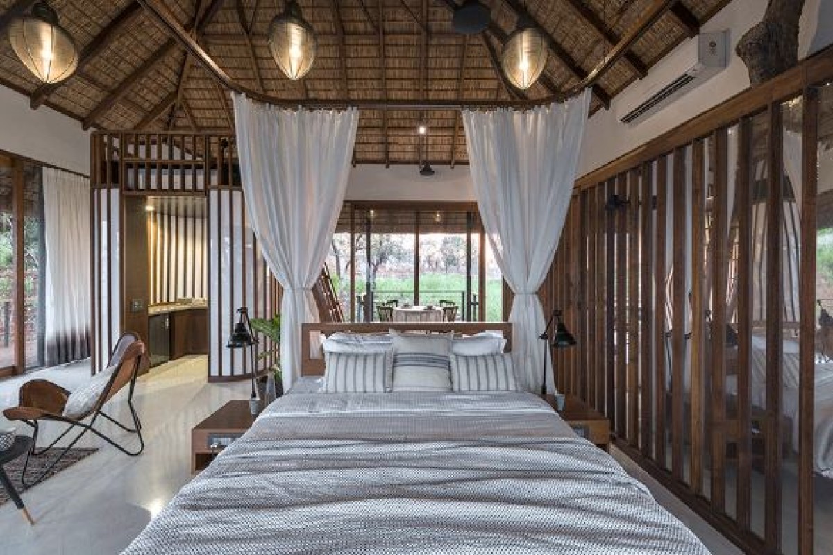 Upper level bedroom of Tree Villa by Architecture BRIO