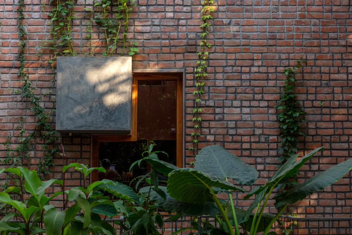 Detailed shot of brick wall of Telugu Medium by Sona Reddy Studio