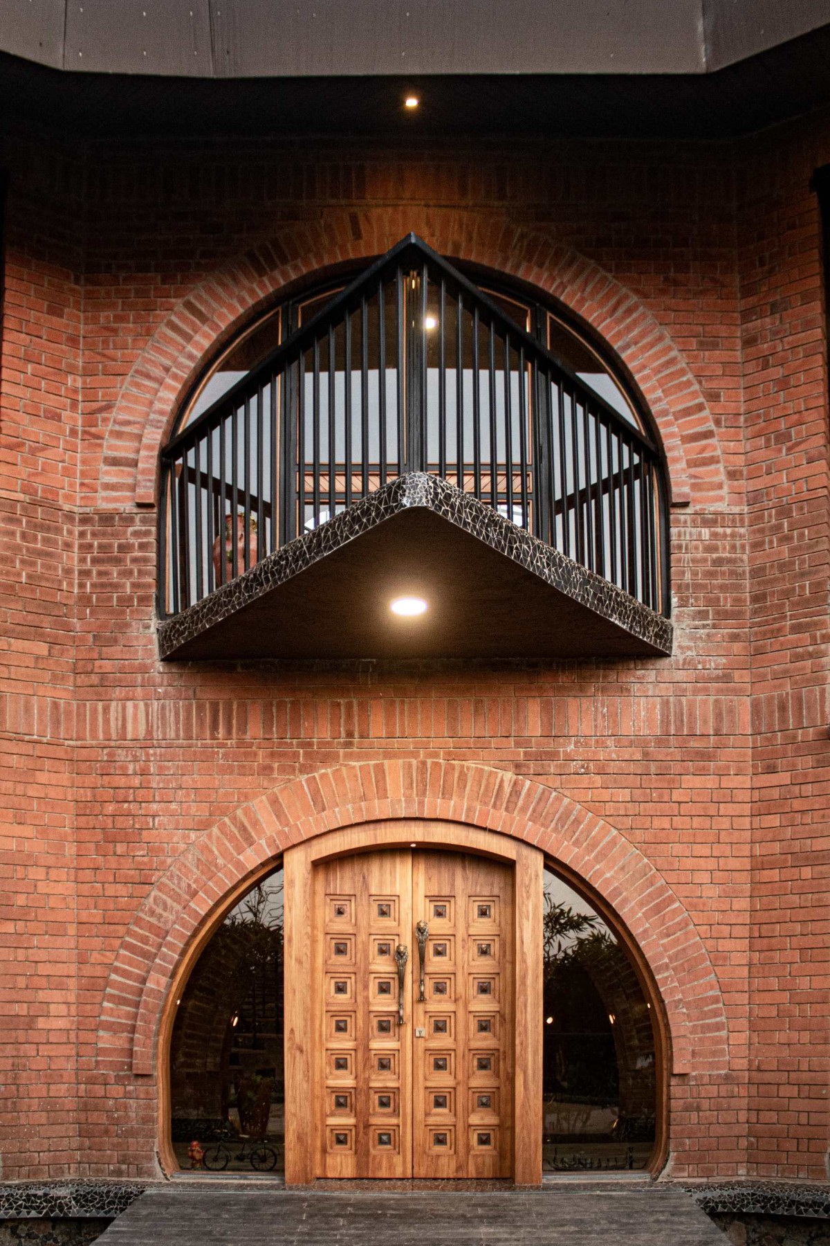 Entrance of Mountain Dust by Mahesh Naik Architects