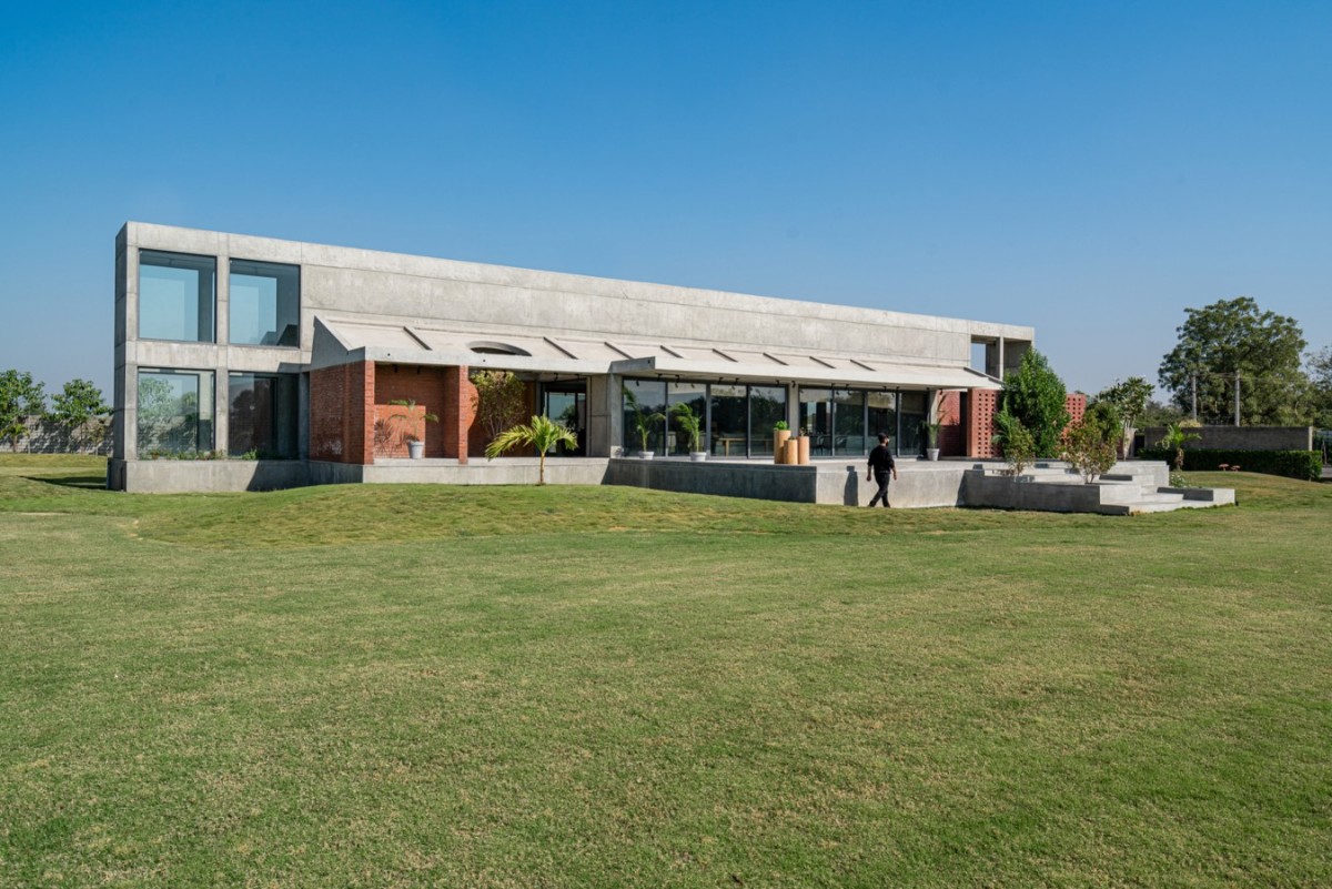 Exterior view of Two Bay House by MISA Architects