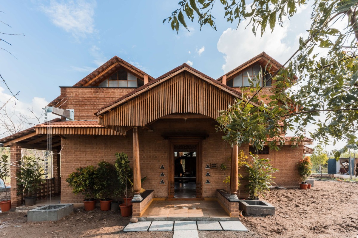 Exterior view of Brick Manor by Bhutha Earthen Architecture Studio