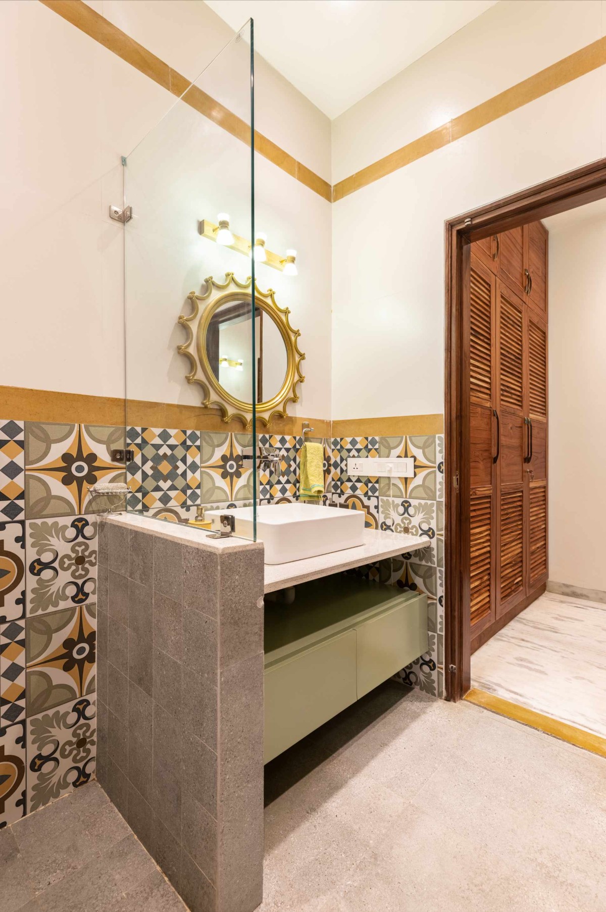 Bathroom of The Tapered House by Studio Mohenjodaro