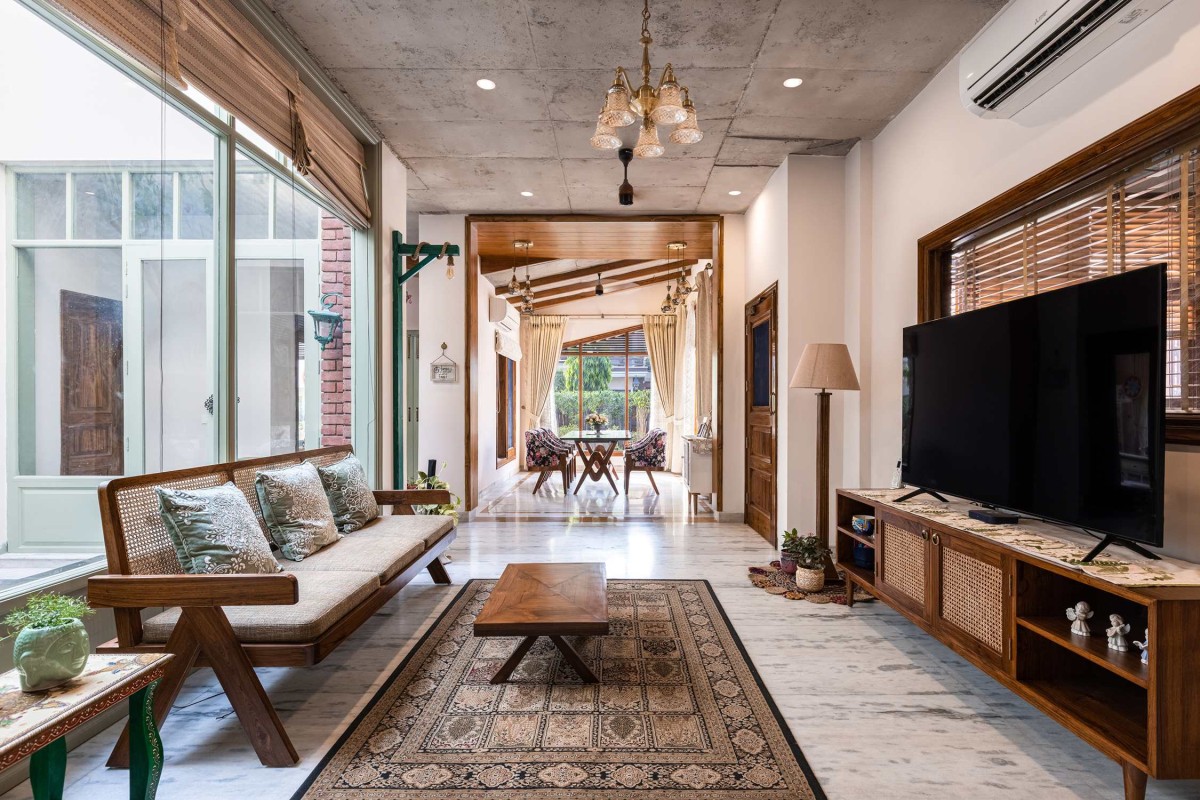 Family Living room of The Tapered House by Studio Mohenjodaro