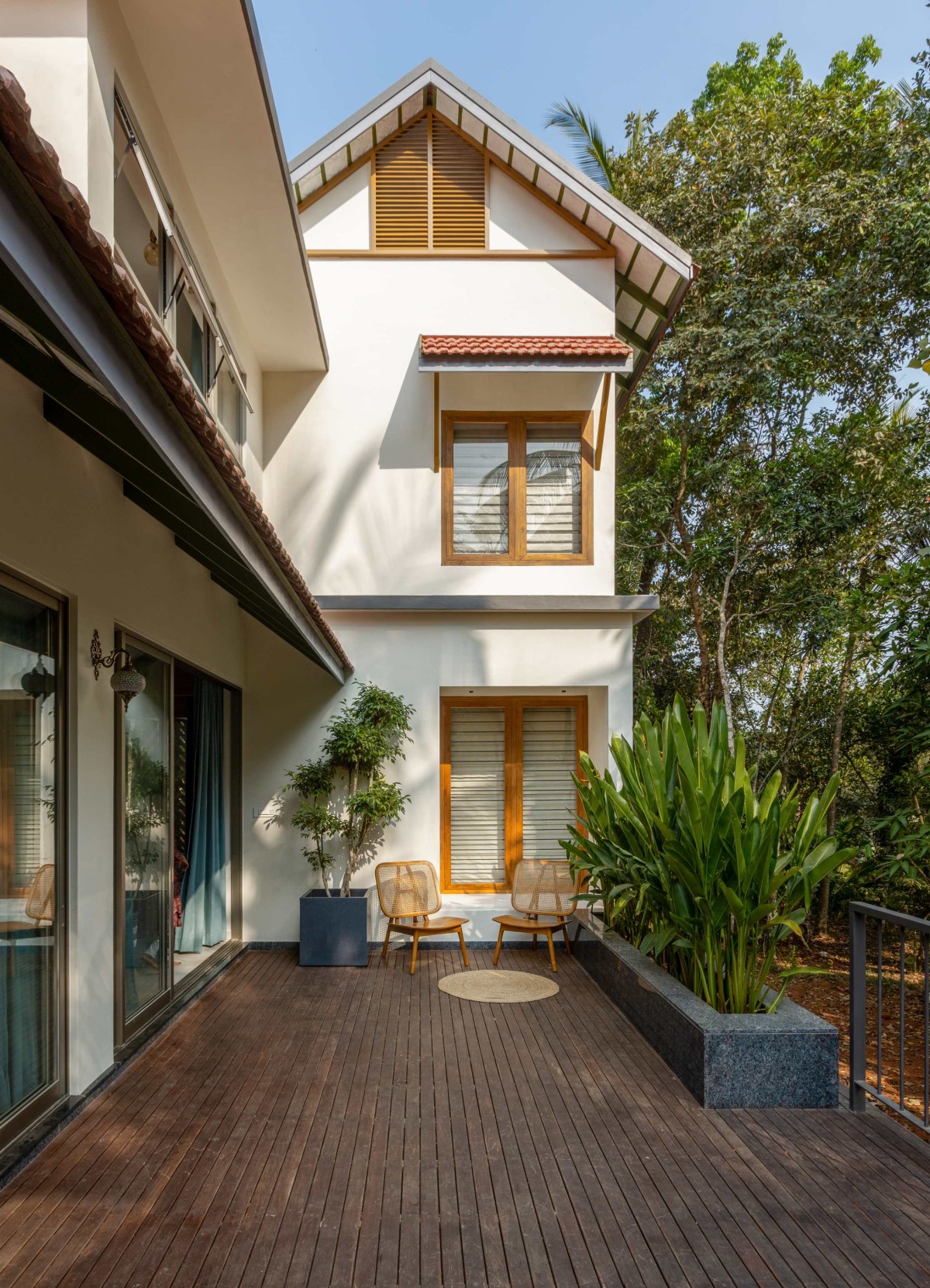 Outdoor deck of The Levelscape by Nestcraft Architecture