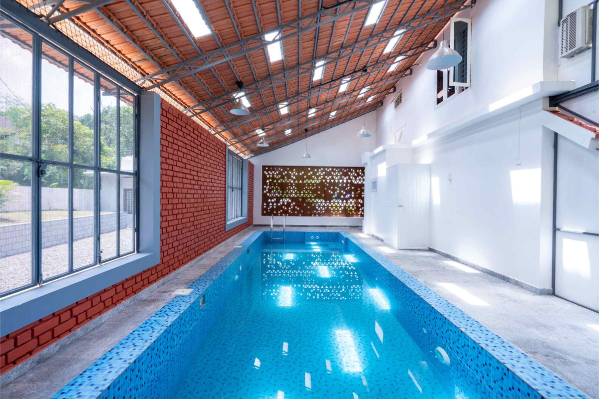 Swimming pool of Kevin Villa by Nature's Craft Architecture Studio