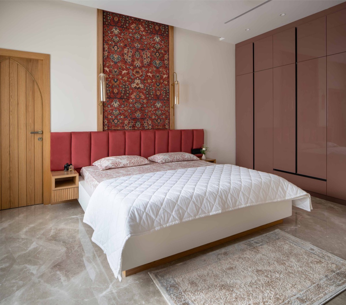 The master bedroom, amidst the modular design of the wardrobes and functional elements with storage solutions, the headboard with hand-knotted rug reigns as the room’s pièce de résistance