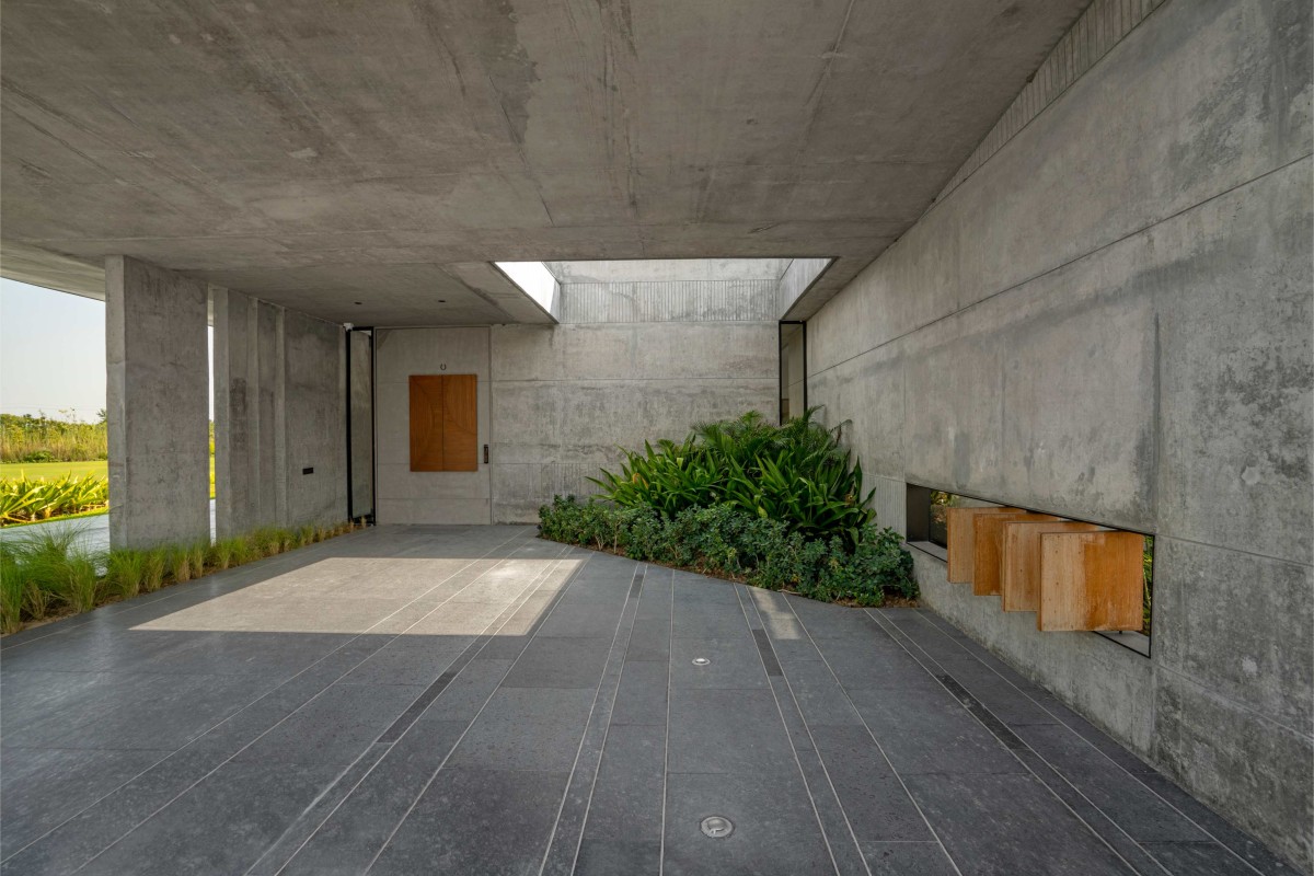 External courtyard of 12.0 by Studio 2+2