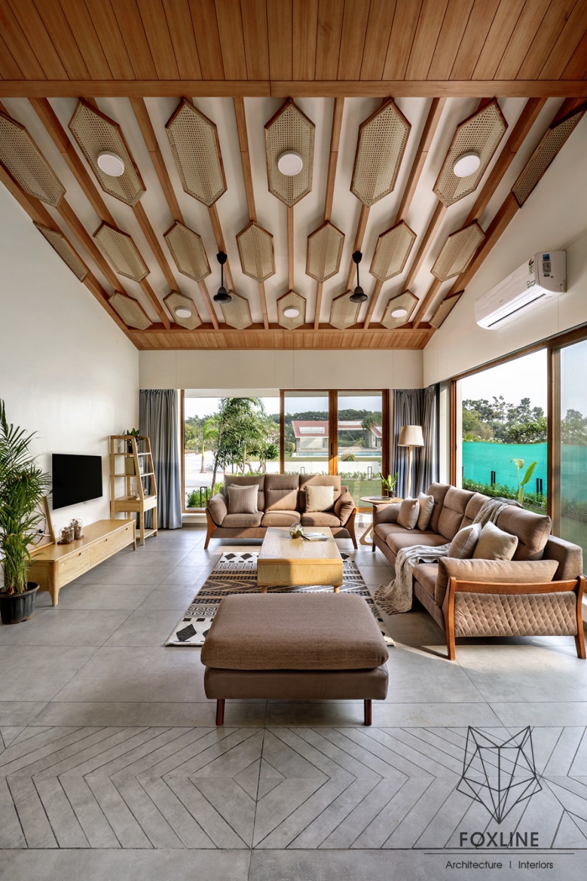 Living room of Weekend Home by  Foxline Architects & Interiors